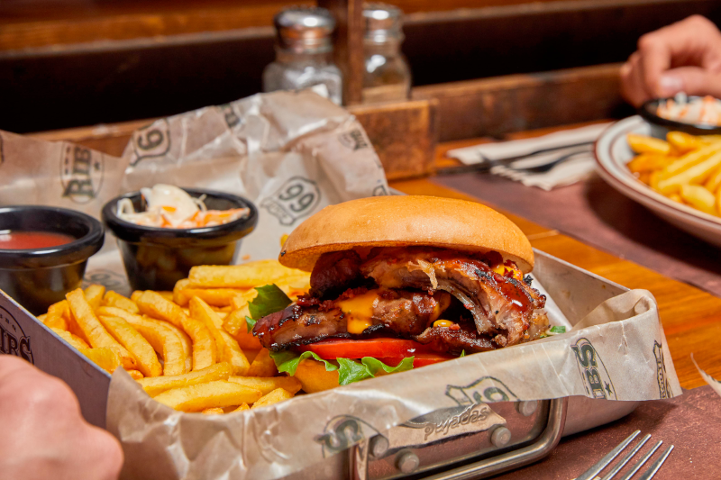 RIBS PARQUE SUR — Comida y bebida