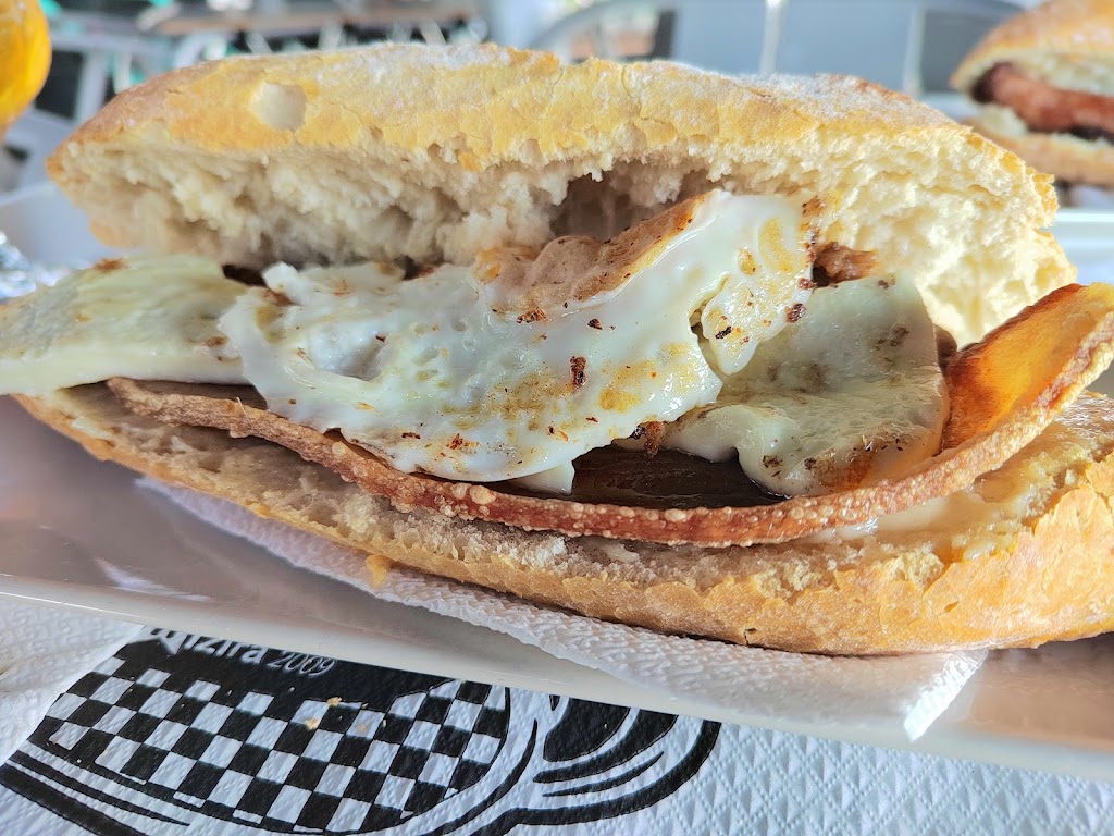 La Cantina De "El You" — Comida y bebida