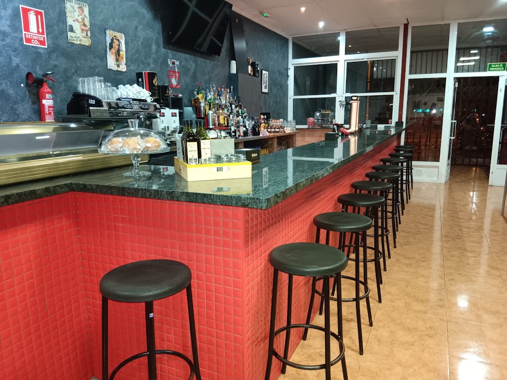 Cafe Bar La Oficina (cafe, tapas y menus) — Ambiente