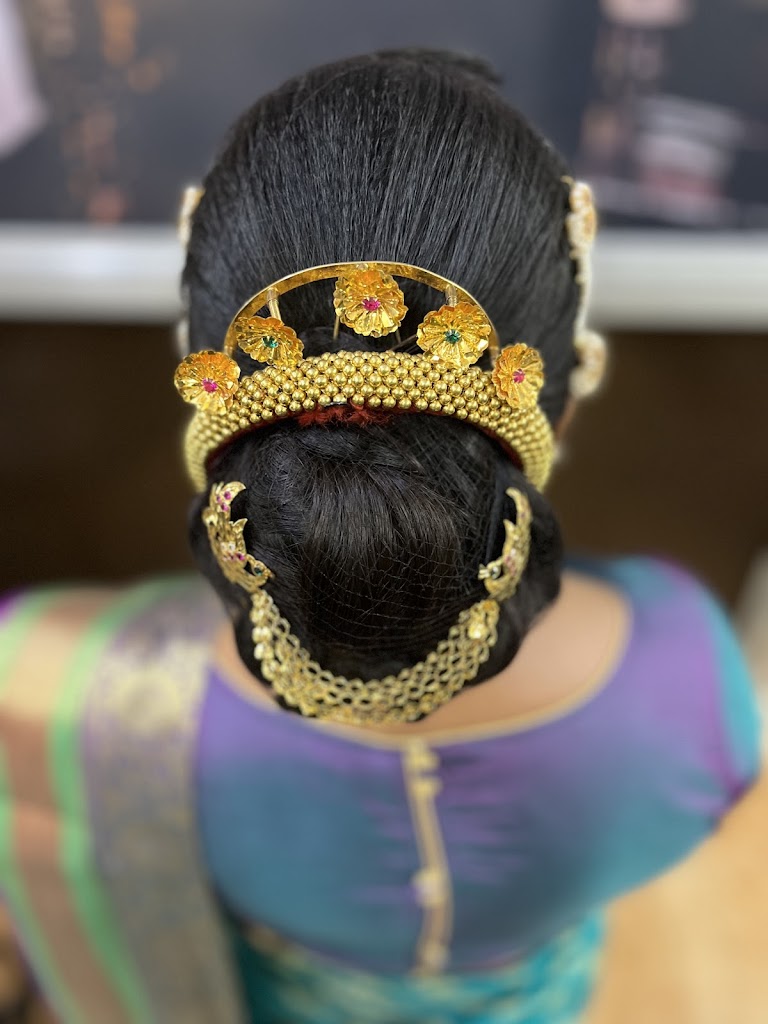 Dhanashri S Ladies Beauty Parlour