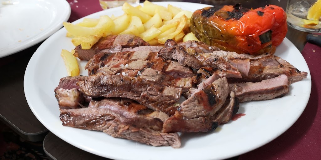 El Brasero, casa Rivero — Comida y bebida