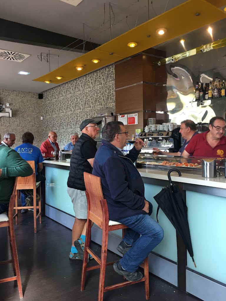 Cafe Bar Punto de Encuentro — Ambiente