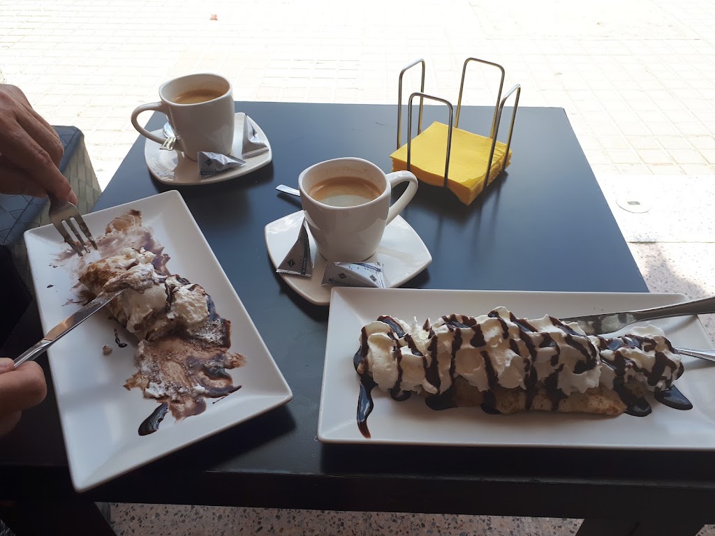 Cafeteria La Mansion — Comida y bebida