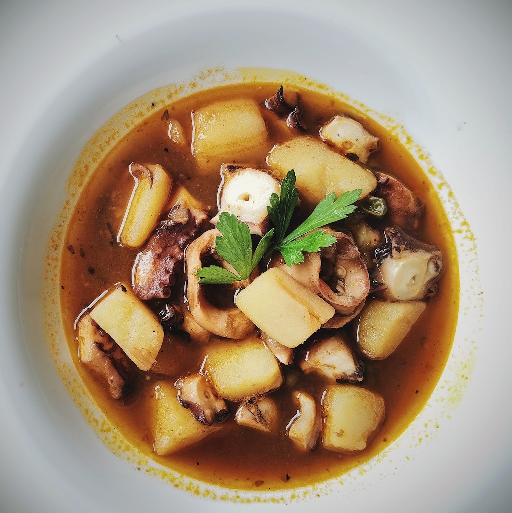 Restaurante Rincon de Capis — Comida y bebida