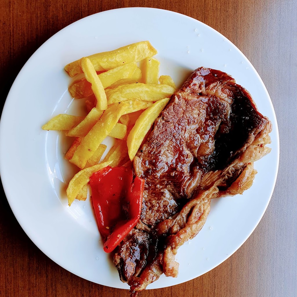 La Traca Bar Restaurante — Comida y bebida