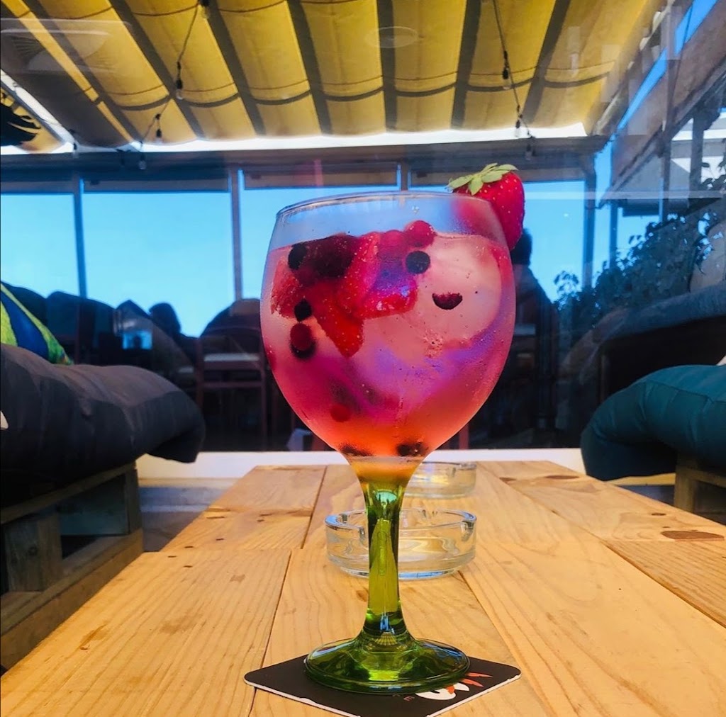 Oasis lounge cafe — Comida y bebida