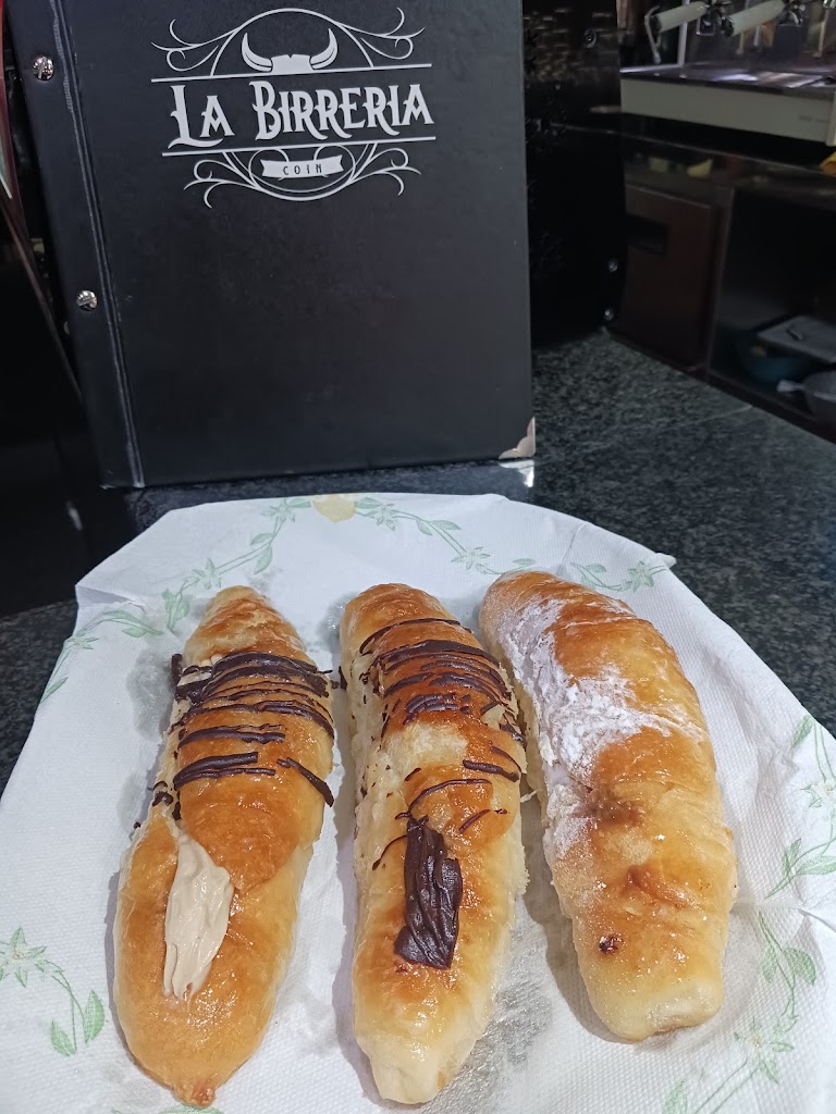 La Birreria Cafe Bar Coin — Comida y bebida