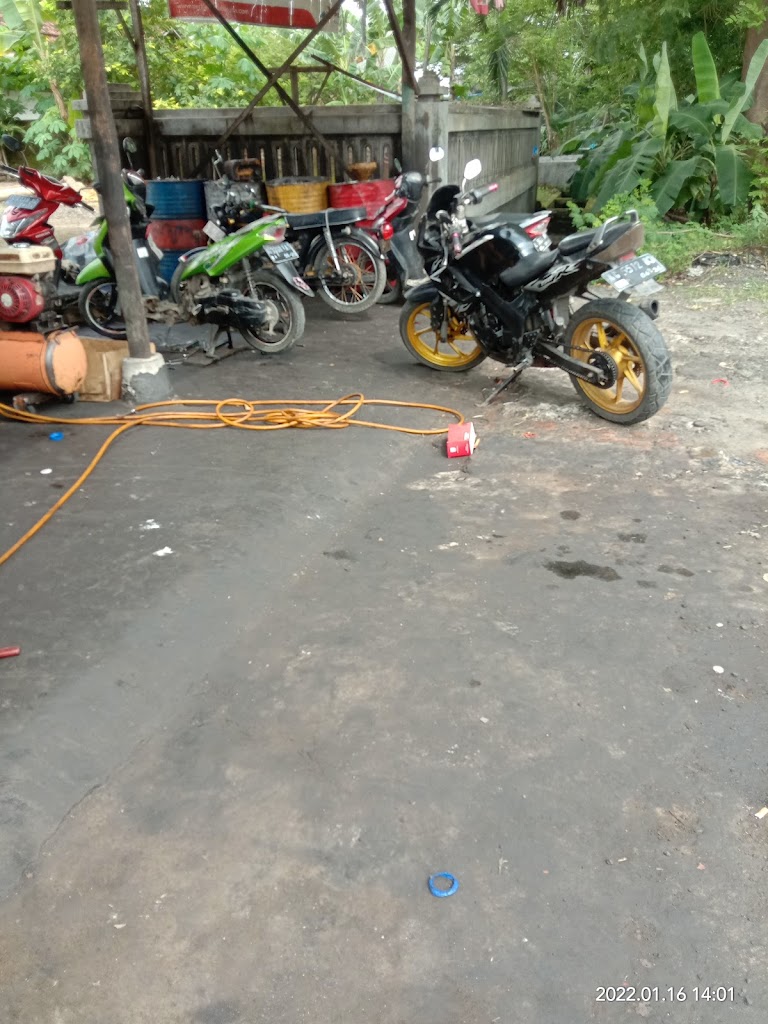 Cover Shock Depan Motor