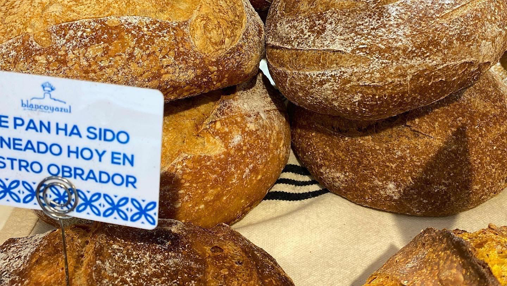 Pasteleria Blanco y Azul - Lope Gisbert — Comida y bebida