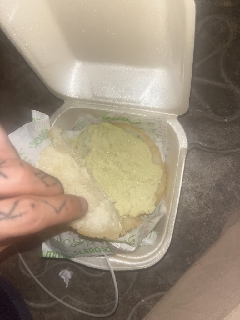 Arepera La 9o Isla — Comida y bebida
