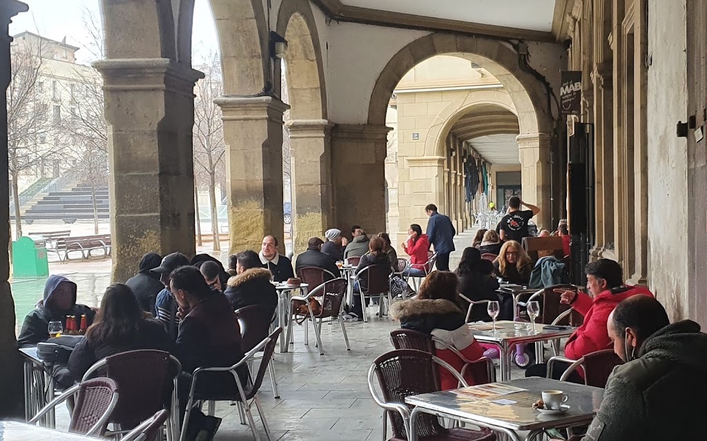 MANLLEUET Cerveseria Restaurant — Ambiente