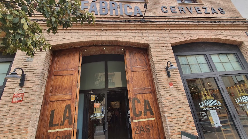 La Fabrica "Sidras y cervezas"