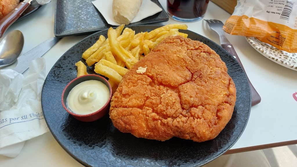 Bodega La Nina L'Antonio — Comida y bebida