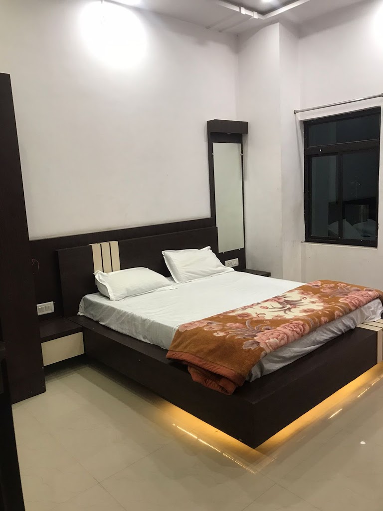 Hotel Nirmala Palace