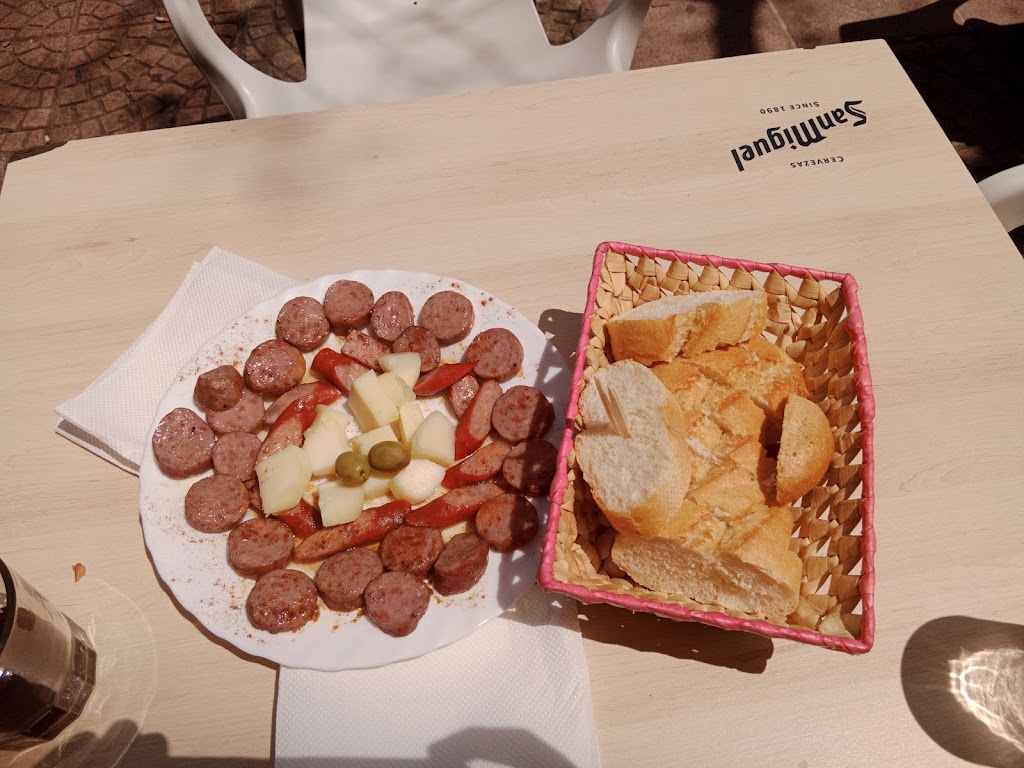 Bar Punto Cero — Comida y bebida