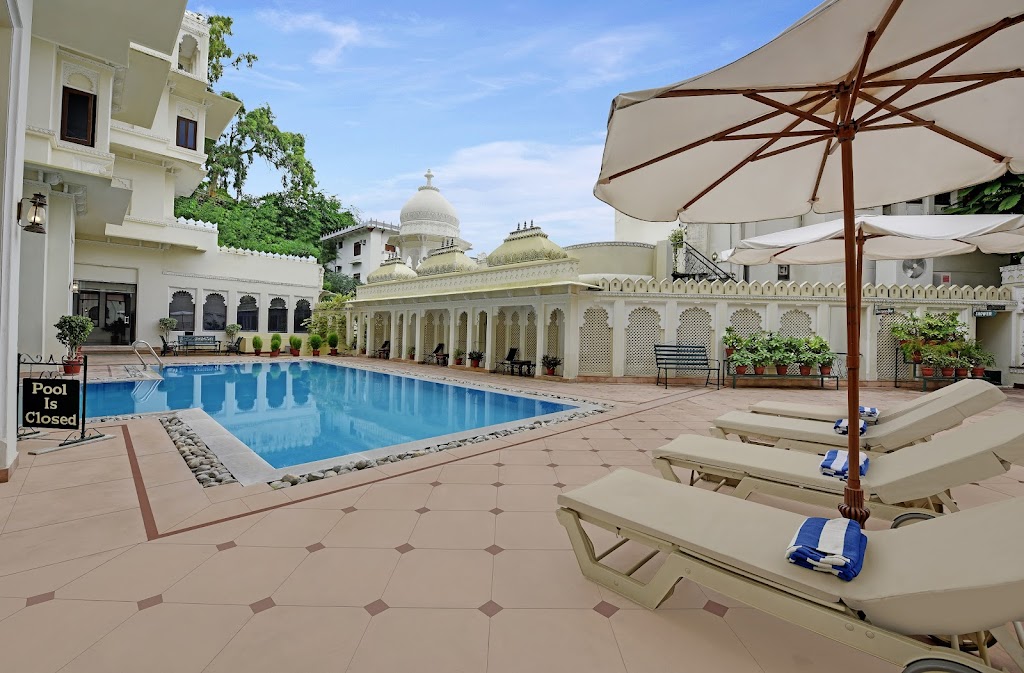 Swaroop Vilas Lake Facing Boutique Hotel