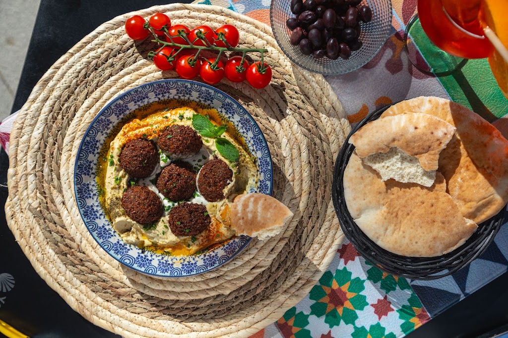 Hummus Bar — Comida y bebida