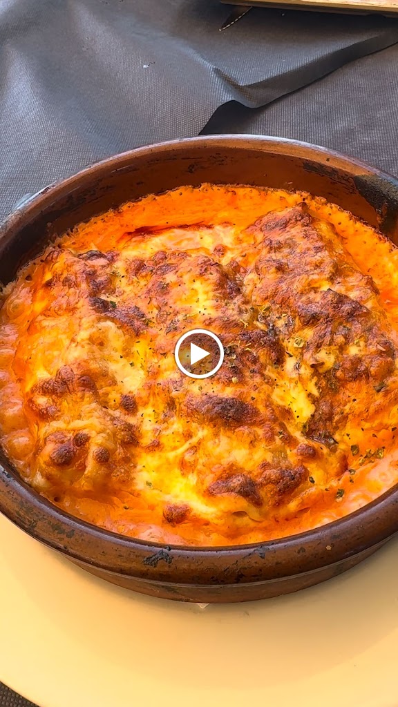 Restaurante pizzeria Lilli / Plaza Nueva — Videos