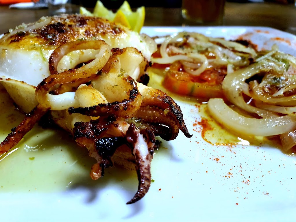 Meeting Point Beer University — Comida y bebida