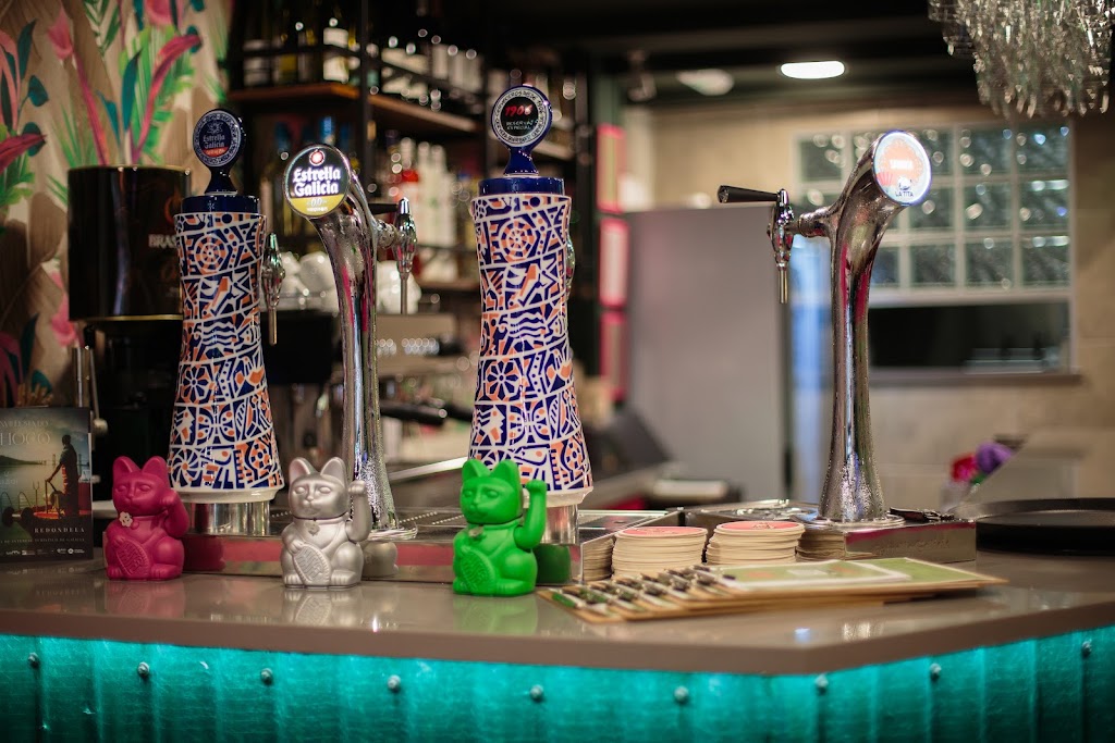 Papagaio Bistro — Comida y bebida