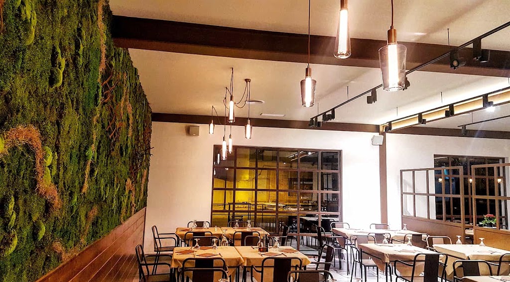 ARDE ASADOR-ARROCERIA. — Ambiente