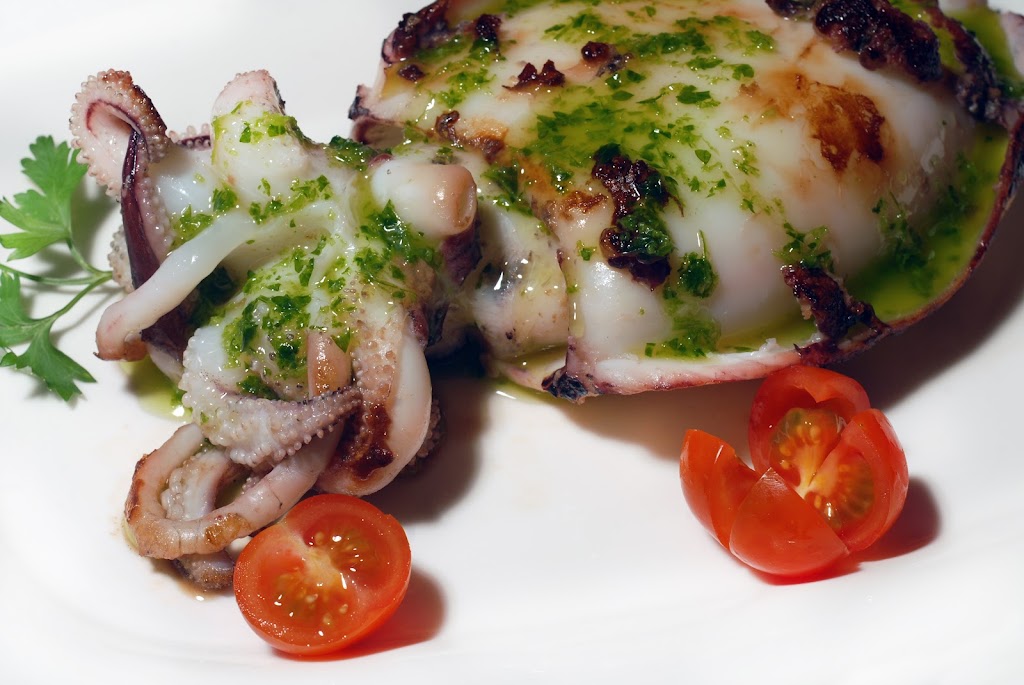 La Nueva Dorada — Comida y bebida