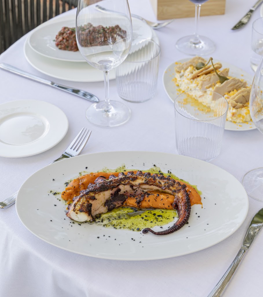 El Puerto de El Escondite l Restaurante en Boadilla del Monte — Comida y bebida