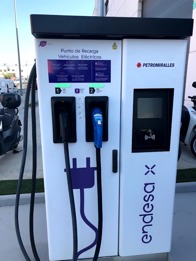 ES Petromiralles Sant Feliu del Llobregat — Surtidor de combustible