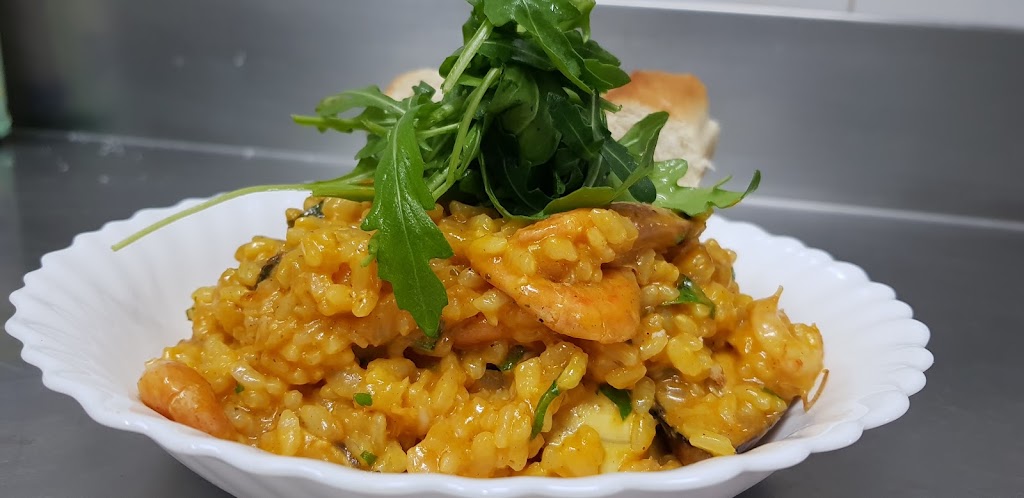 Toms Tavern — Comida y bebida