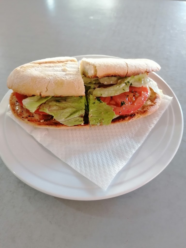 Cafeteria El Rinconcito del Llano — Comida y bebida