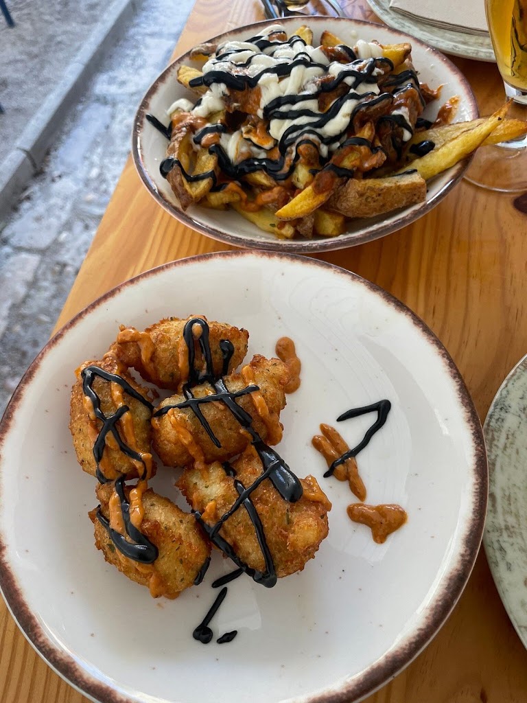 La Punta De La Guineu Restaurante — Comida y bebida