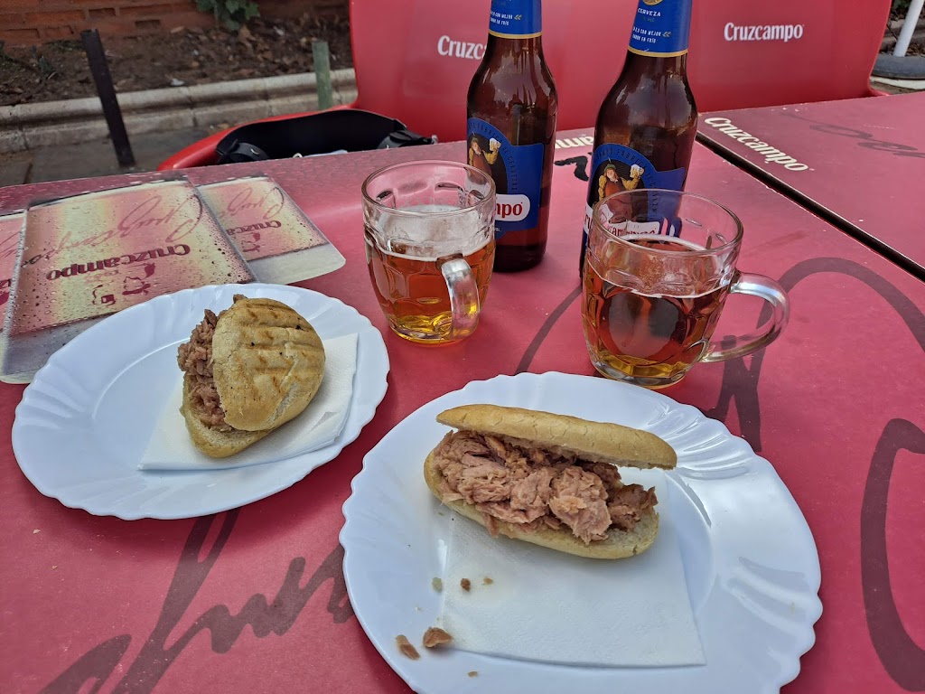 Cafe-Bar "Rincon del Paseo" — Comida y bebida