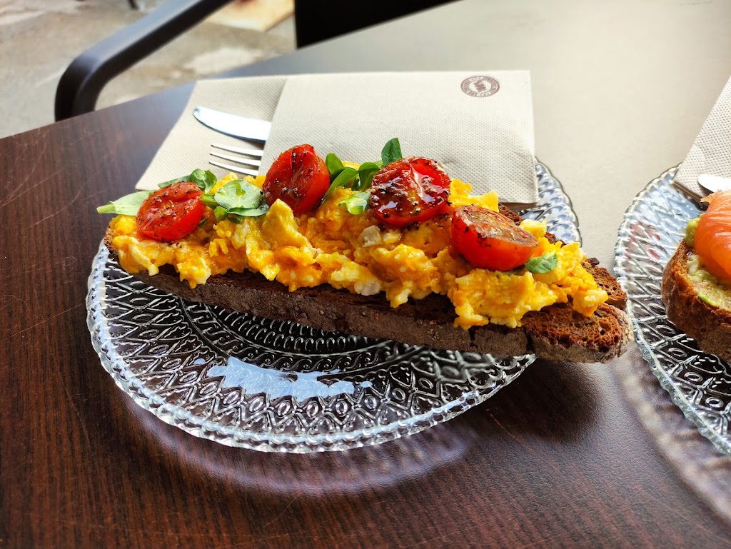 Cafeteria Cocoluche — Comida y bebida