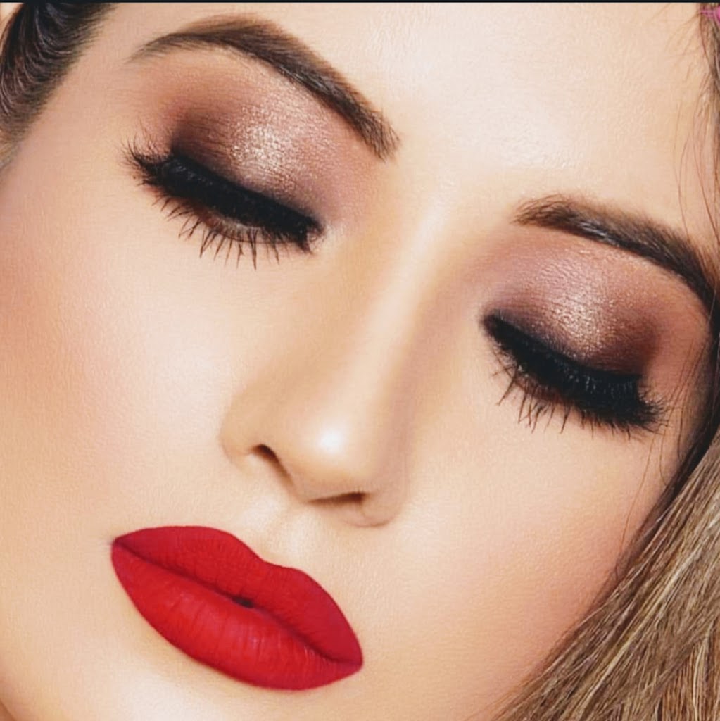 Raunak Beauty Parlour Only For Ladies