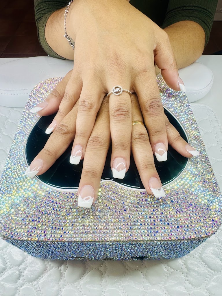 PELUQUERIA/ESTETICA & NAILS MARCO & JANETH — Del propietario