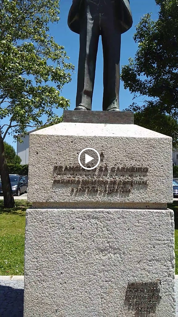 Monumento a Francisco Sa Carneiro