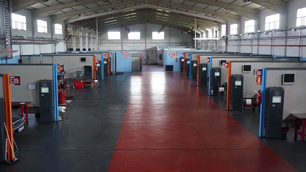 Johnnie Pyston - Alquiler de boxes de mecanica y taller mecanico — Interior