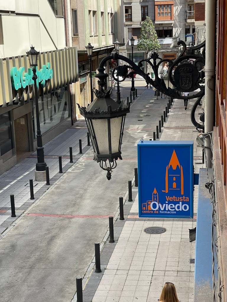 Academia Vetusta Oviedo Centro de Formacion Profesional Especifica