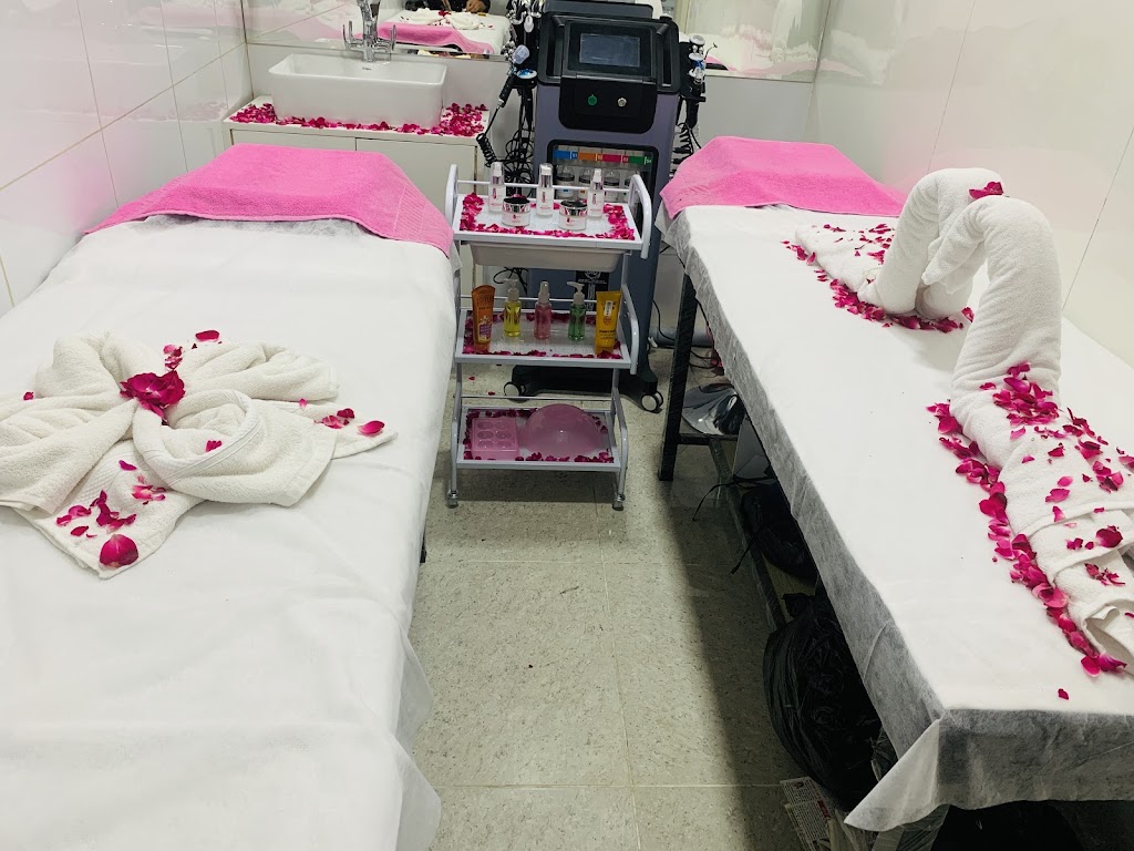 Natural 18 Beauty Salon