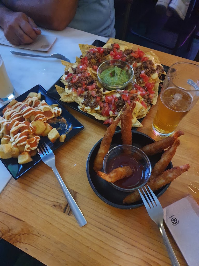 Tiracanyes — Comida y bebida
