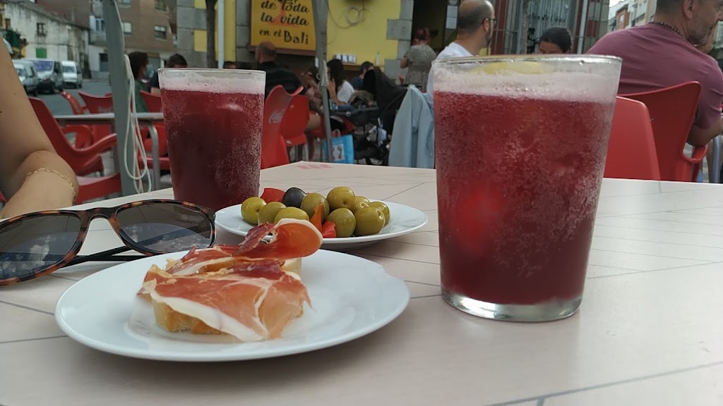 Bar Bali — Comida y bebida