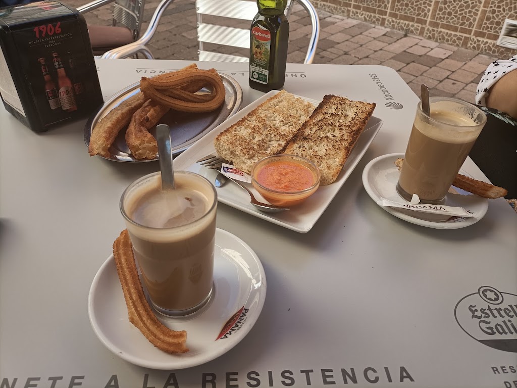 Churreria San Isidro — Comida y bebida