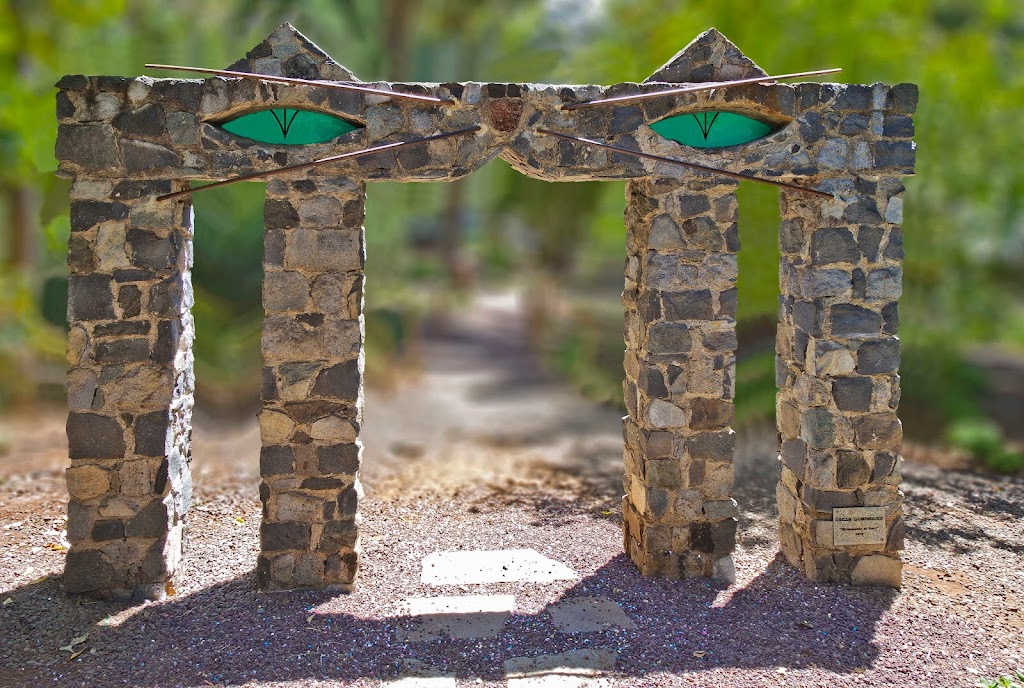 "Monumento al Gato"(Oscar Dominguez)