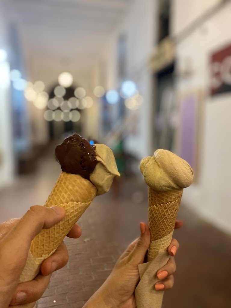 Gelateria Deliri — Comida y bebida