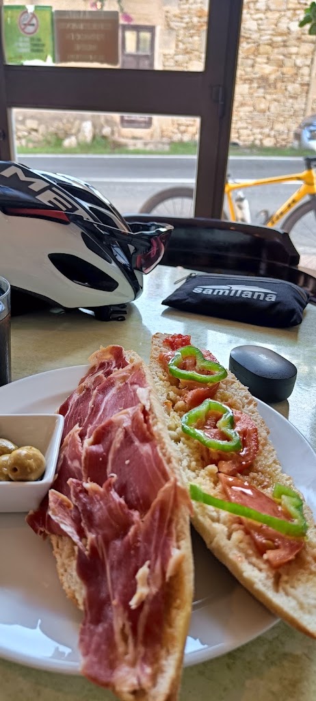 Bar Can Pere Antoni — Comida y bebida