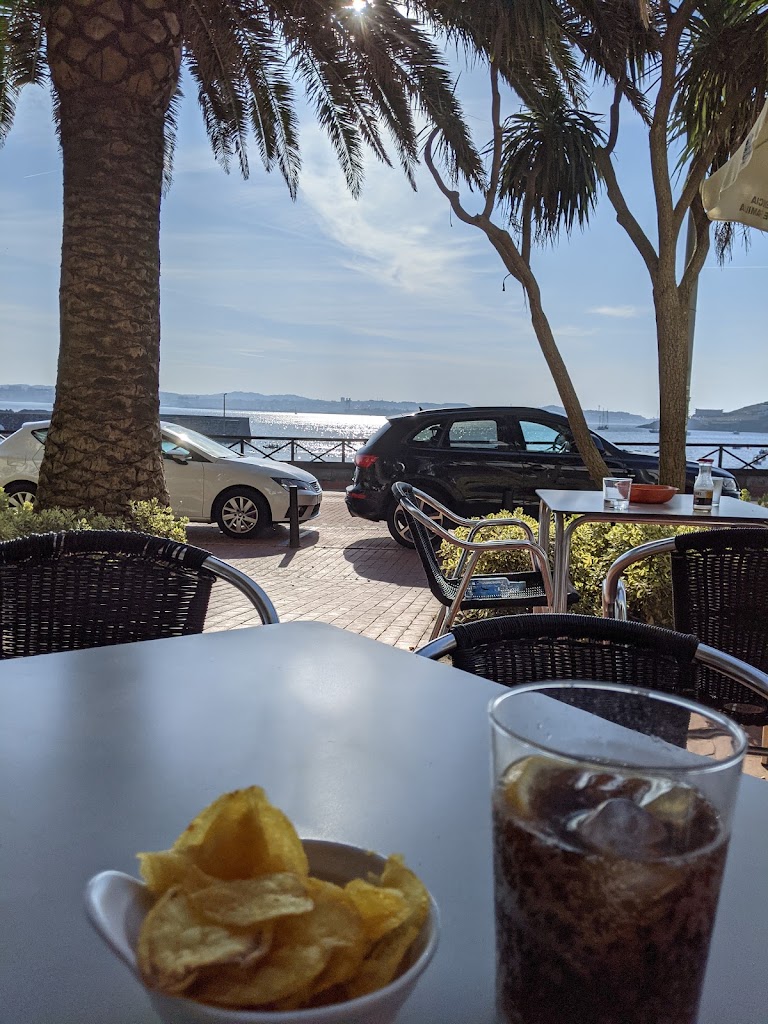 Meson Flor de Lis — Comida y bebida