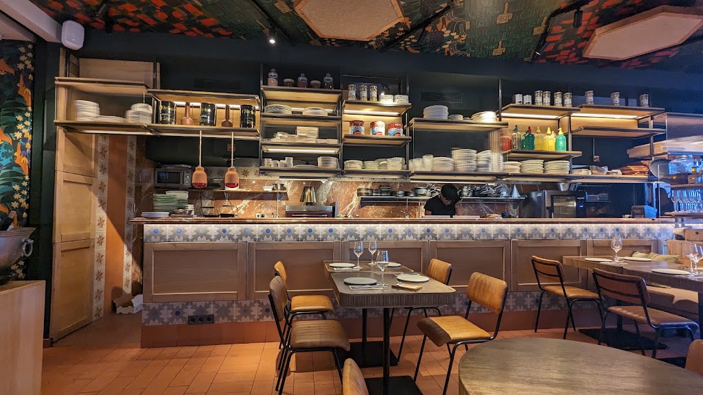 El Colmado Cafe-Gastrobar — Ambiente