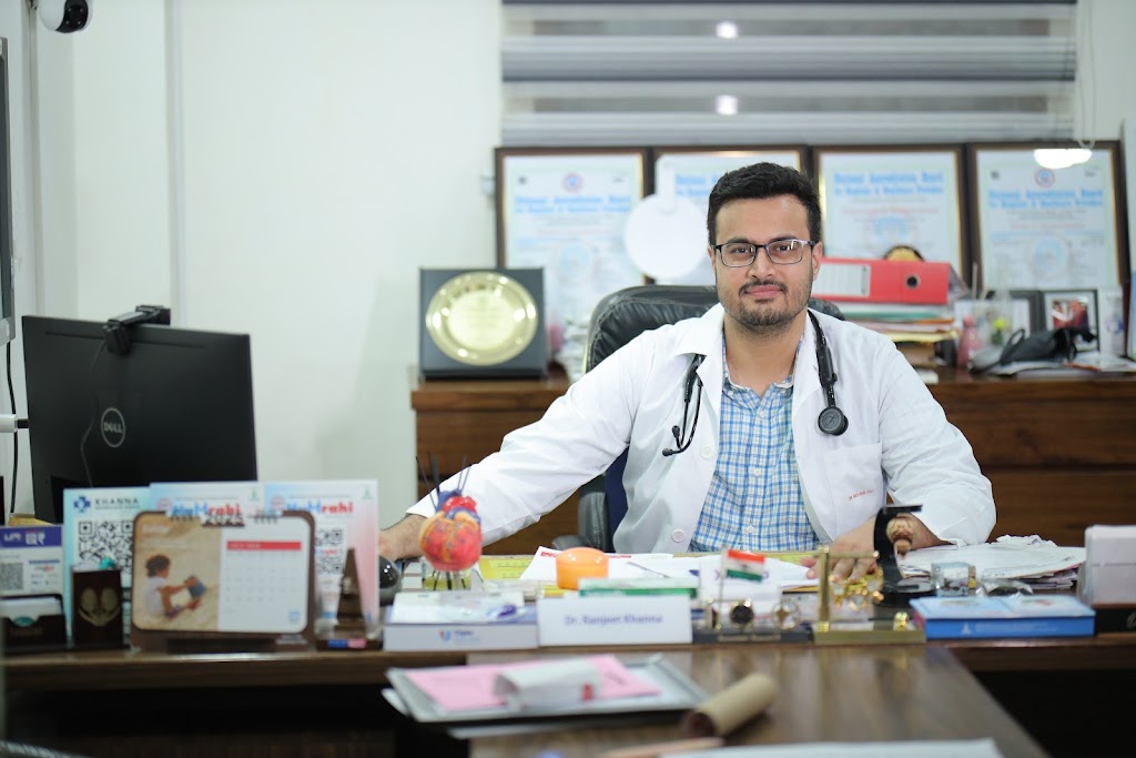 Dr. Dr Menaal Khanna