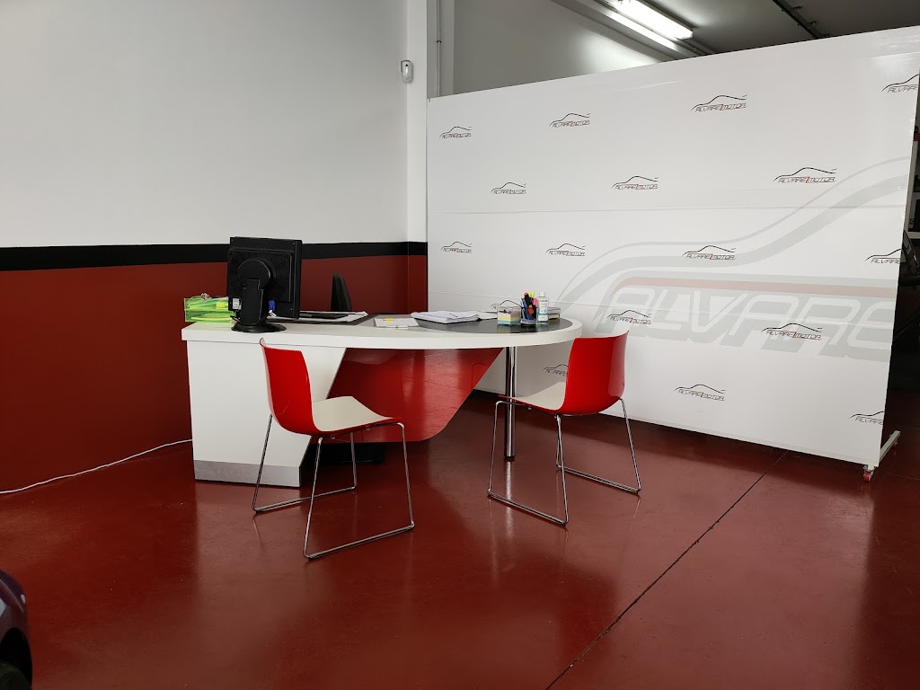 Compra Venta Alvarez Motor — Interior