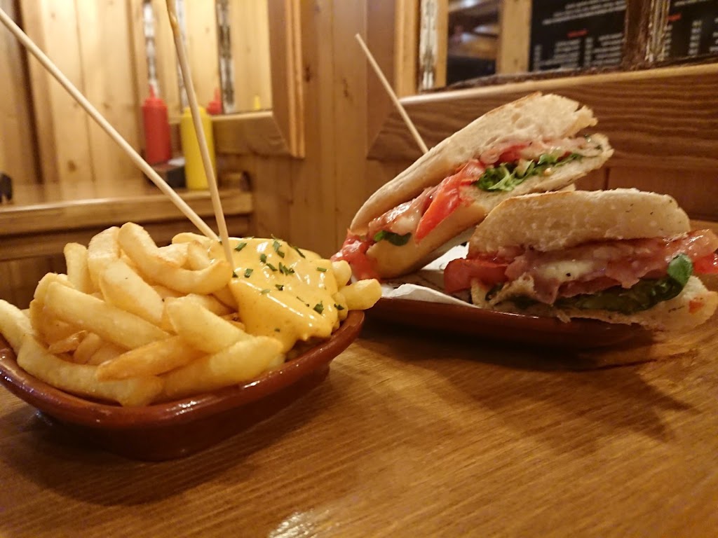 Bocateria Xiringu — Comida y bebida